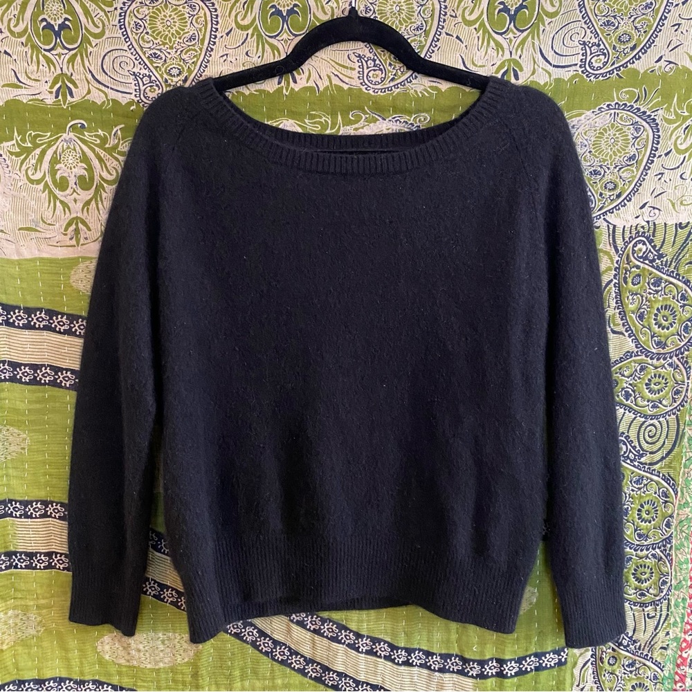 Pink Pineapple Classic Black Bee Stripe 100% Cashmere Sweater Size Medium